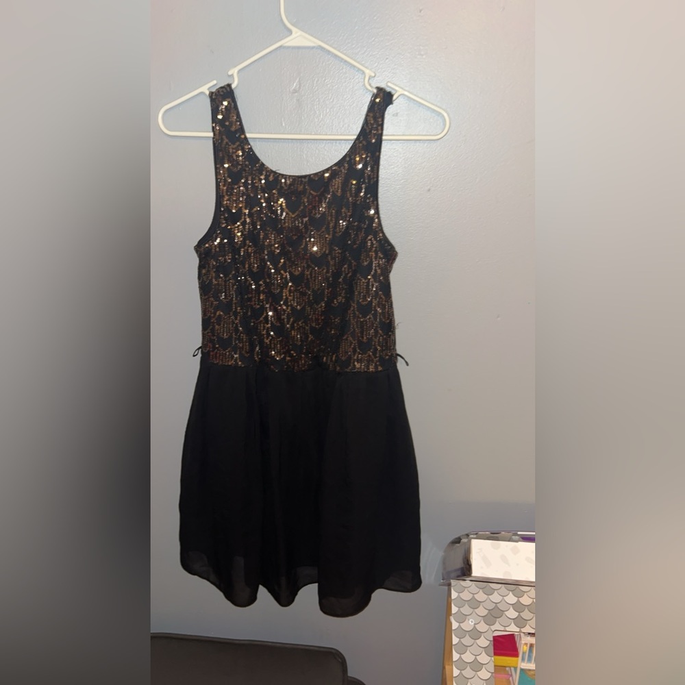 Black and gold dress 🖤